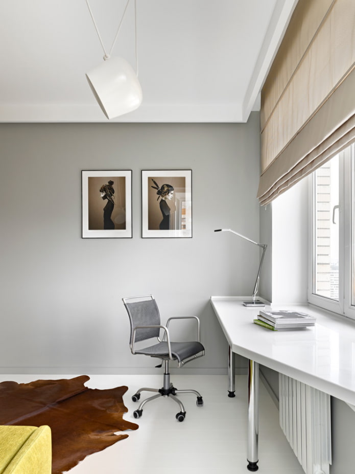 Appui de fenêtre se transformant en table au bureau