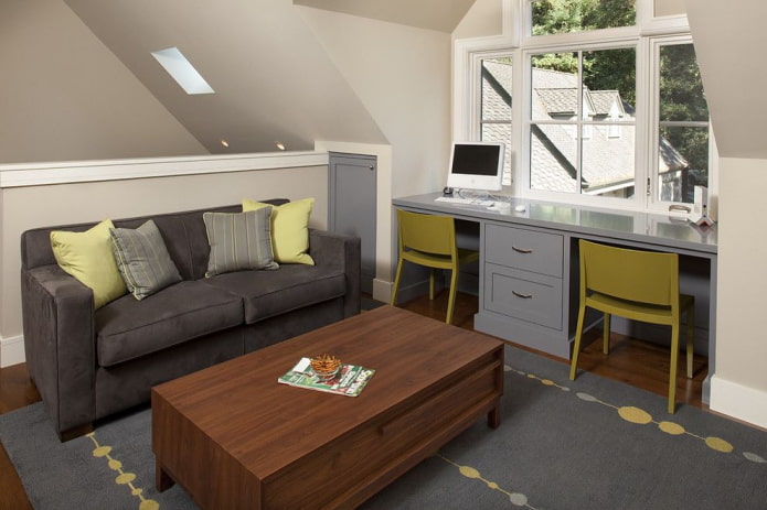 appui de fenêtre se transformant en table à l'intérieur