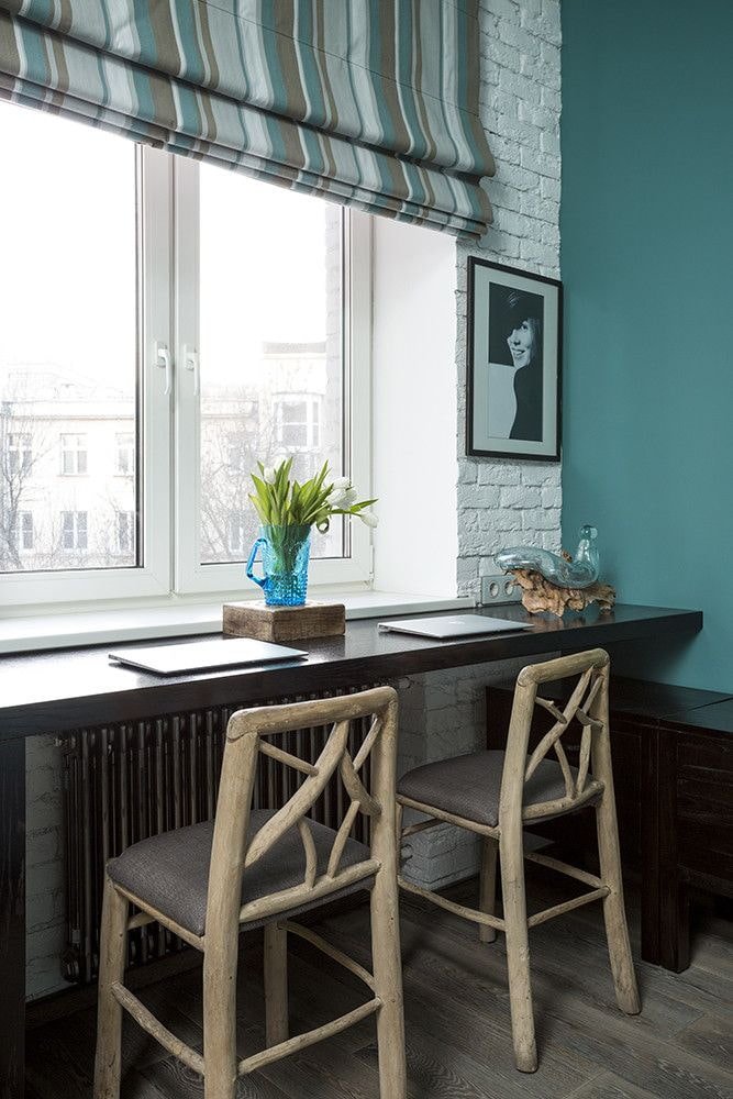 rebord de fenêtre s'écoulant dans une table de style loft