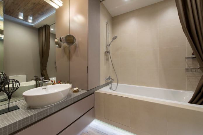 Plan de travail carrelé dans la salle de bain