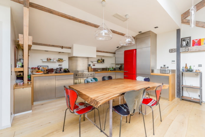 Table dalle dans un intérieur de style loft