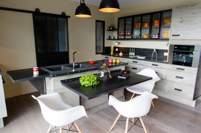 Table pliante dans un intérieur de style loft
