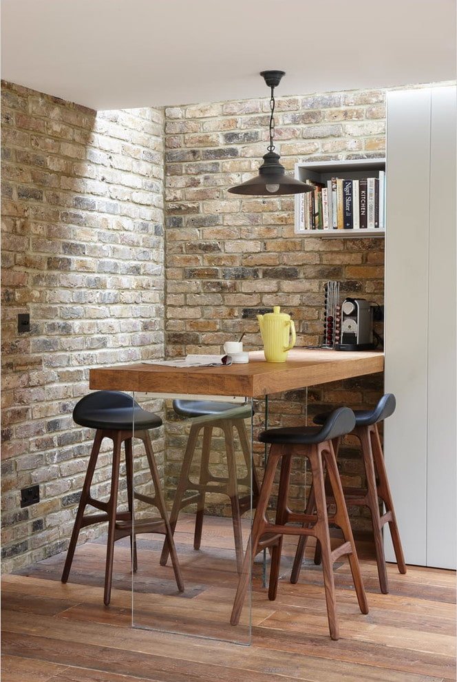 table combinée à l'intérieur dans le style loft