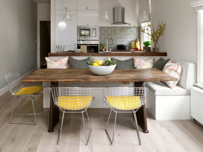 chaise dans l’intérieur de la cuisine