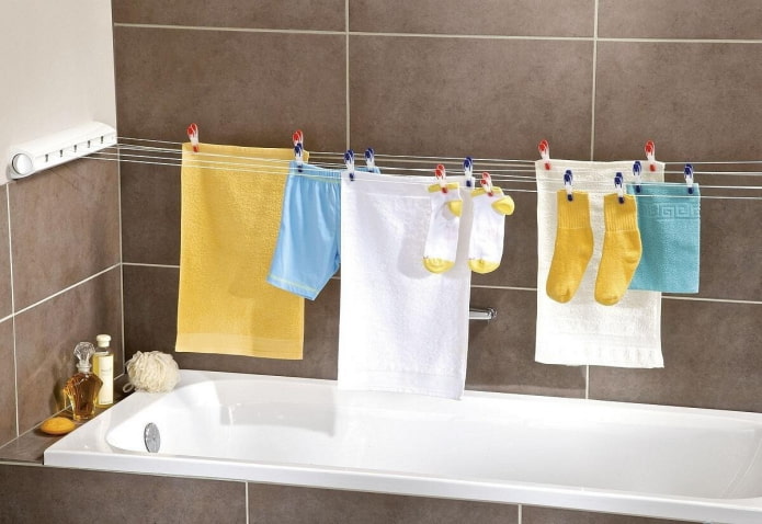 séchage au-dessus de la baignoire