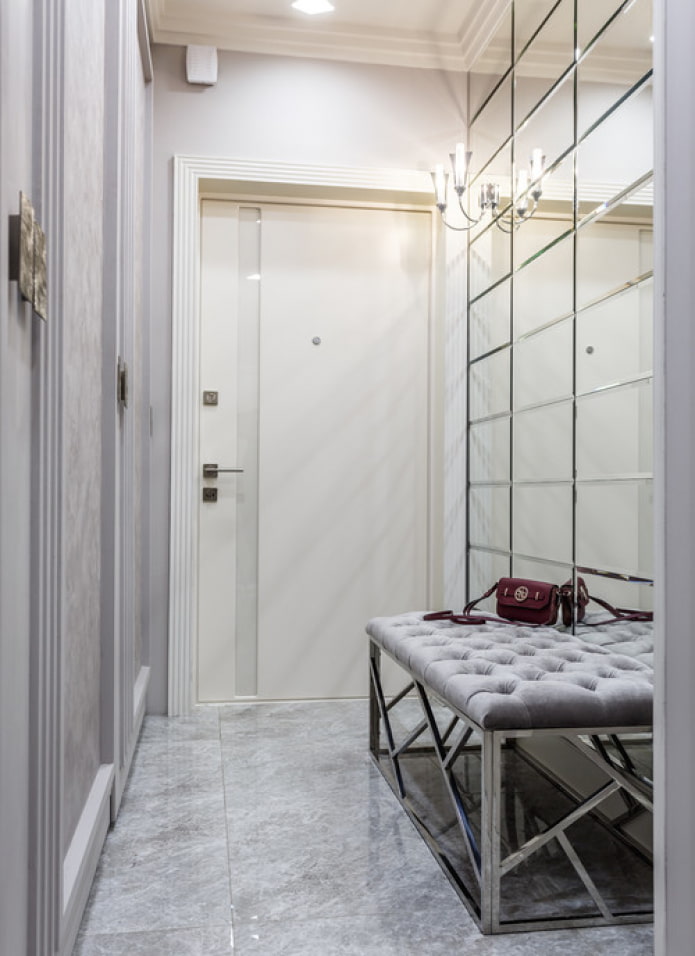 miroirs dans le couloir