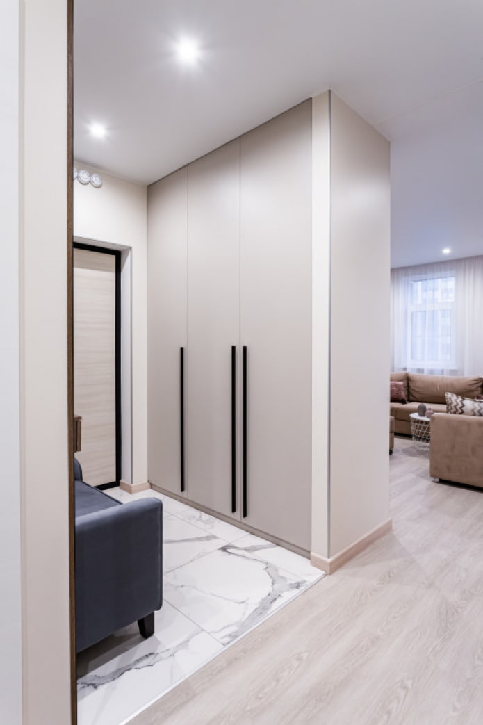 Meubles intégrés dans le couloir