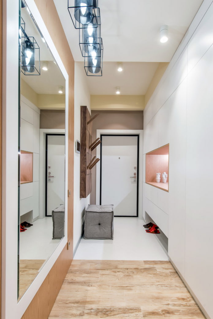 Armoire intégrée dans le couloir