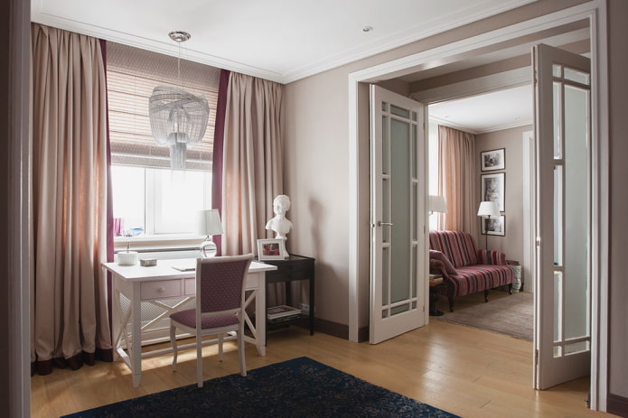 portes battantes claires à l'intérieur
