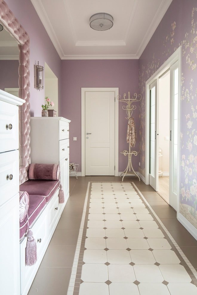 portes claires en combinaison avec des meubles à l'intérieur