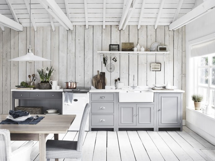 sol blanc à l'intérieur dans le style provençal