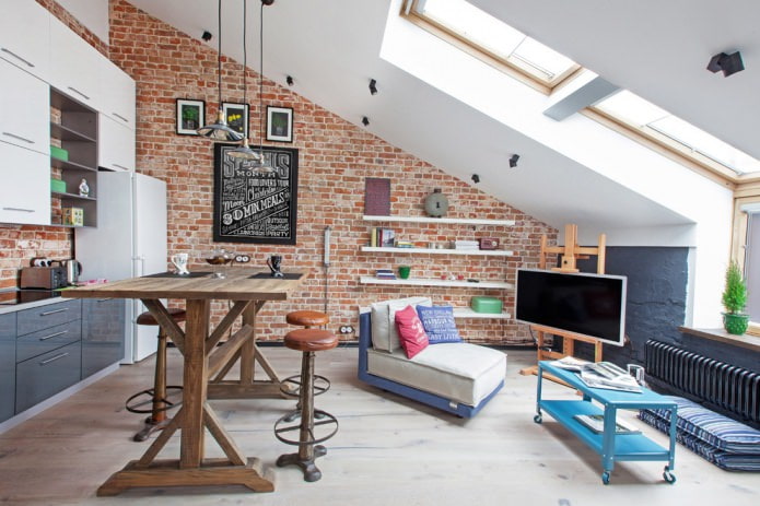 Revêtement de sol clair dans un intérieur de style loft