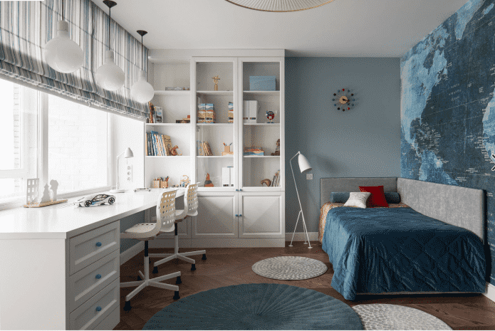 ottoman à l'intérieur d'une chambre d'adolescent