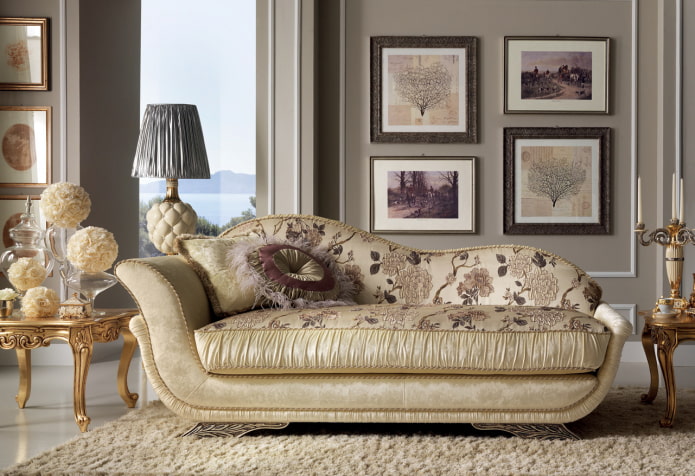 ottoman dans un intérieur de style classique