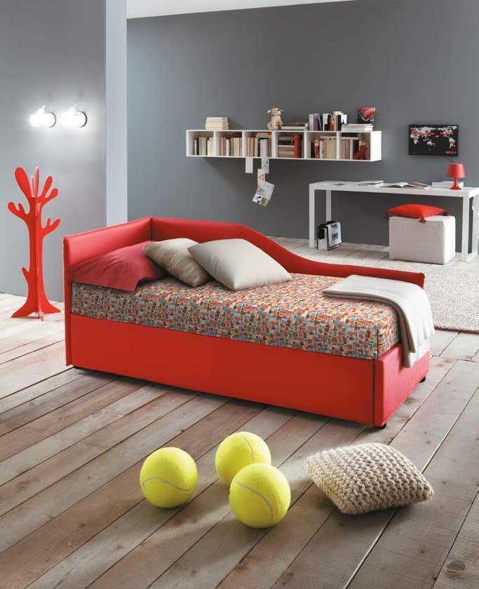 Pouf rouge à l'intérieur