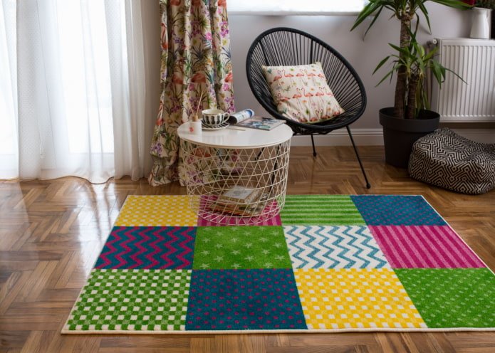 tapis brillant à l'intérieur