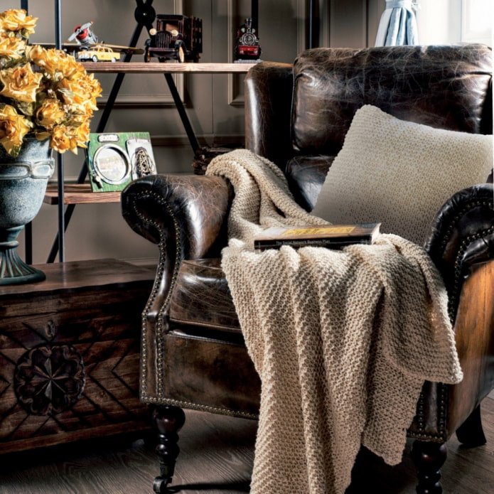 une couverture sur un fauteuil