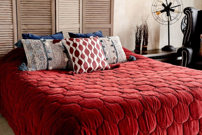 comment mettre des oreillers sur un lit