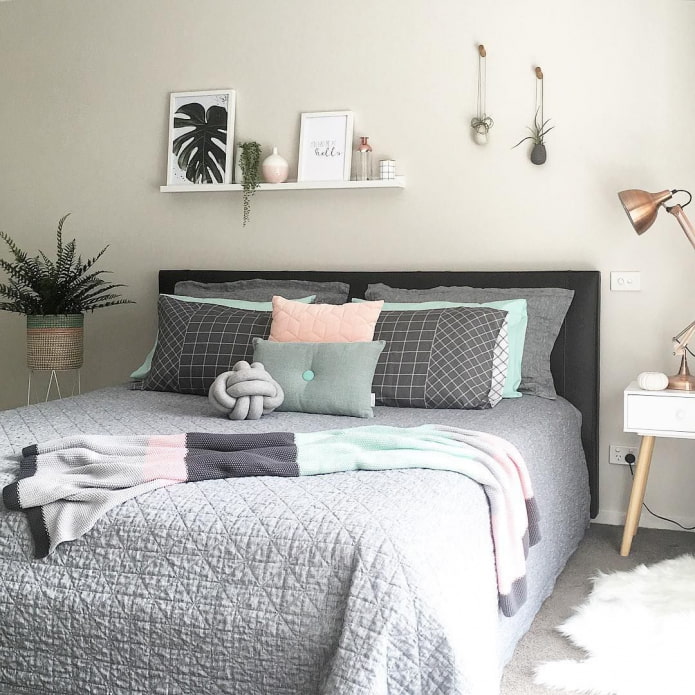 une couverture dans la chambre