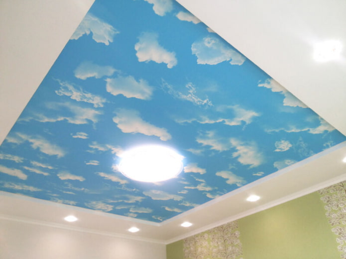 Toile tendue avec ciel et nuages