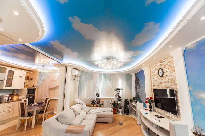 Toile tendue avec ciel et nuages