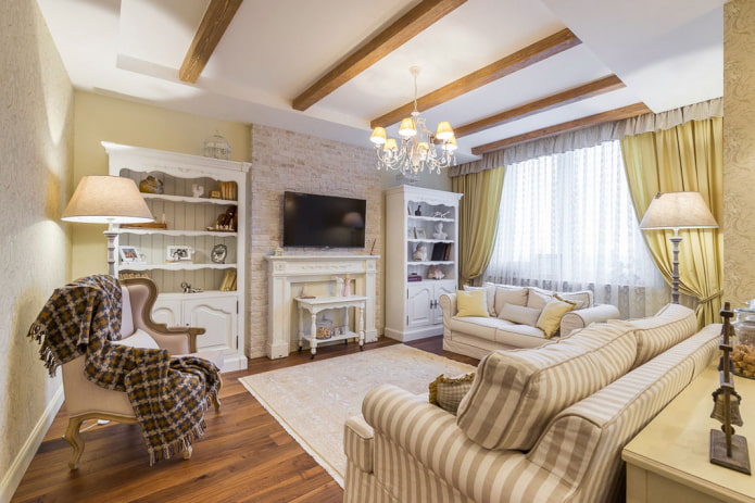 Panneau TV au-dessus de la cheminée dans un intérieur de style provençal