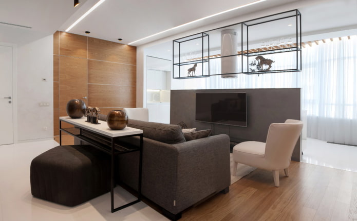 Téléviseur sur la cloison dans le salon