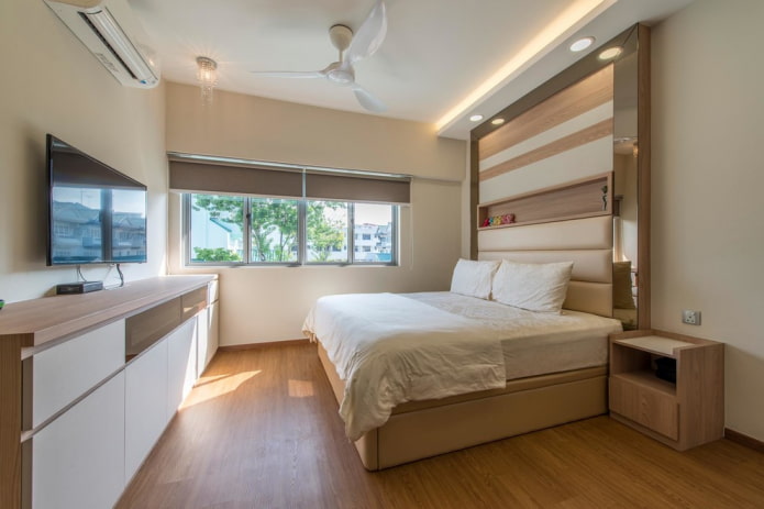 Téléviseur dans la chambre à coucher