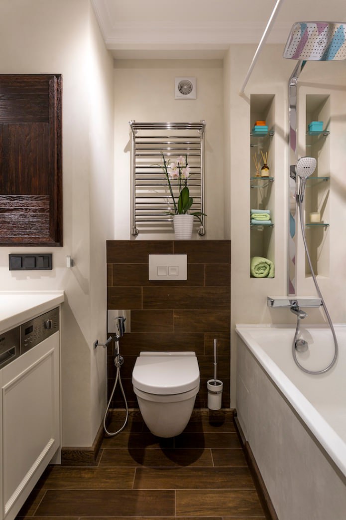Salle de bain avec carrelage marron