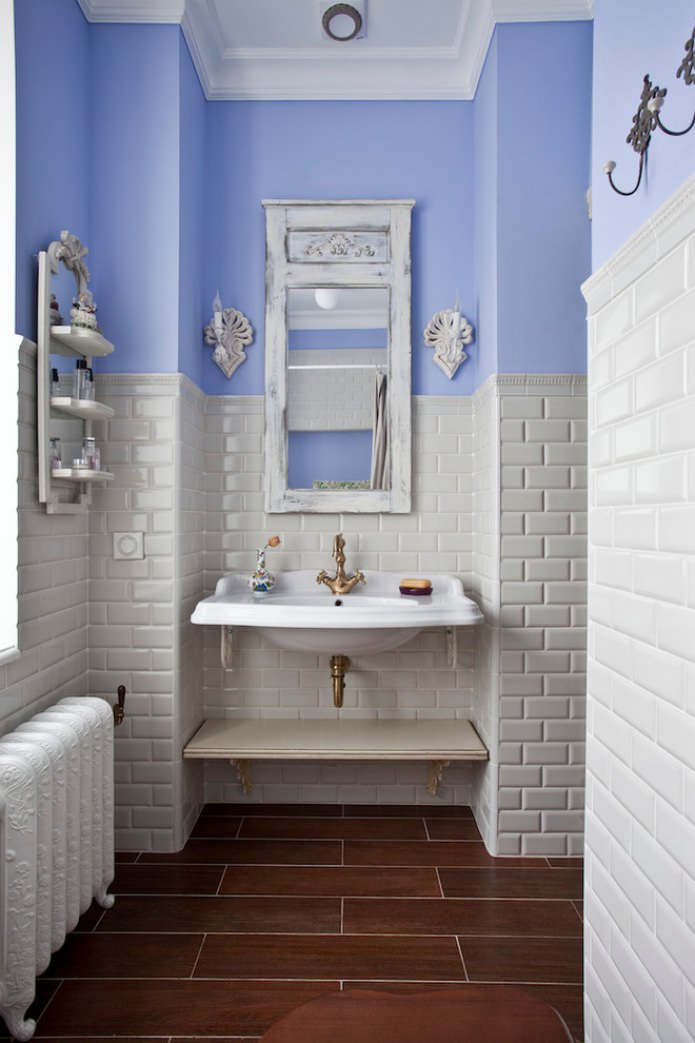 Salle de bain avec carrelage marron