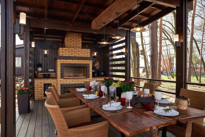 belle véranda avec barbecue