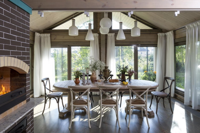 Placement correct de la table et du poêle sur la véranda