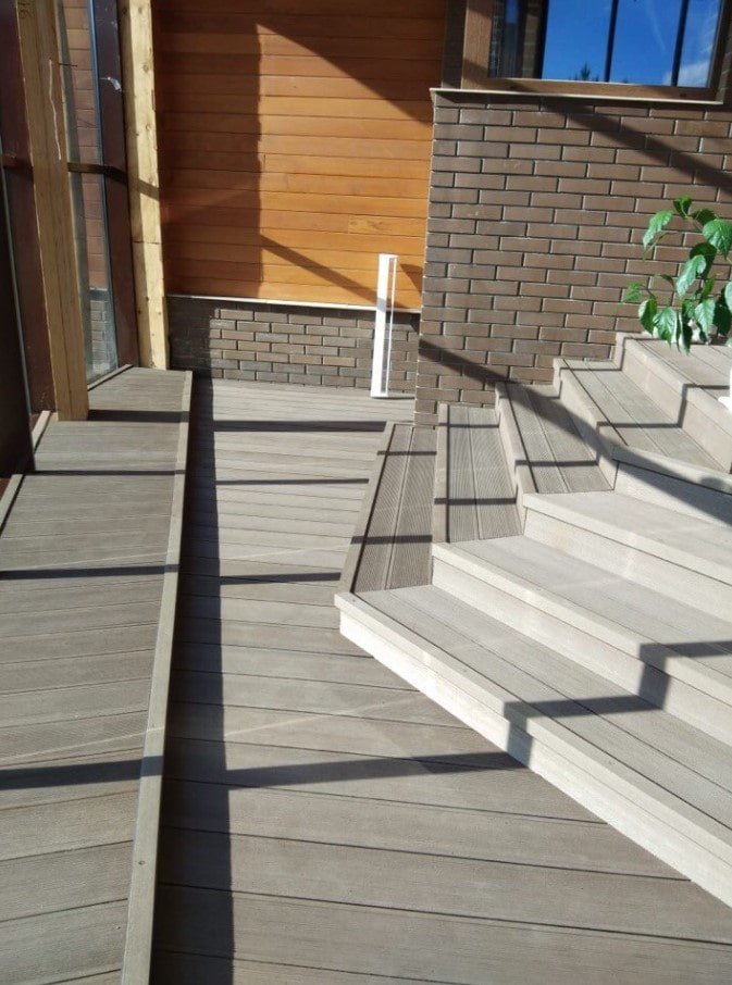 plancher de terrasse clair