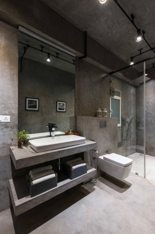 éclairage dans une salle de bain de style loft