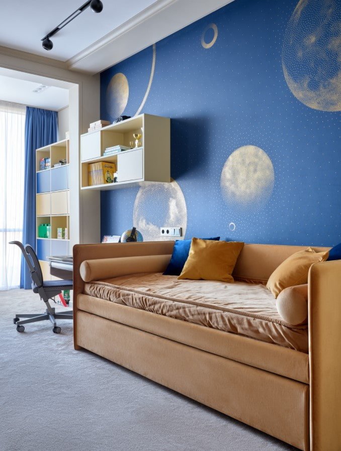 Éclairage de plafond dans la chambre d'enfant