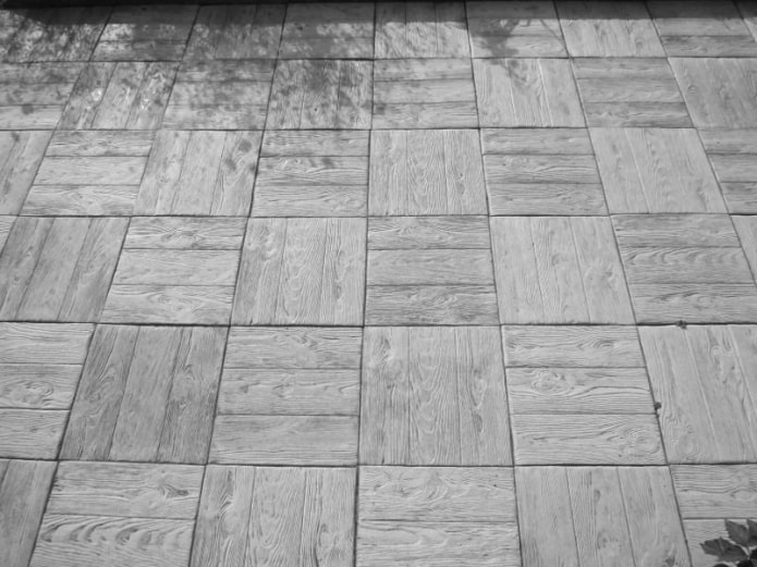 dalles de trottoir avec texture en planche