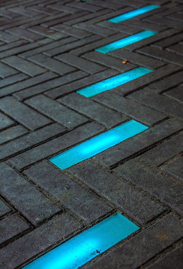 Design of street tiles for sidewalks