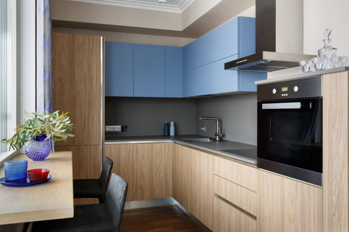 Bleu avec bois