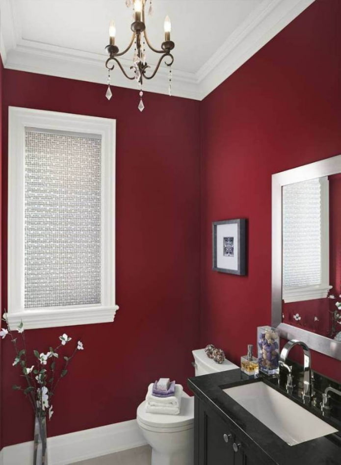 fleurs de marsala dans les toilettes