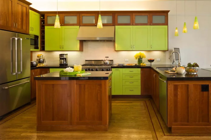 Cuisine en bois aux accents verts