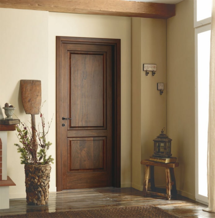 portes en bois à l'intérieur