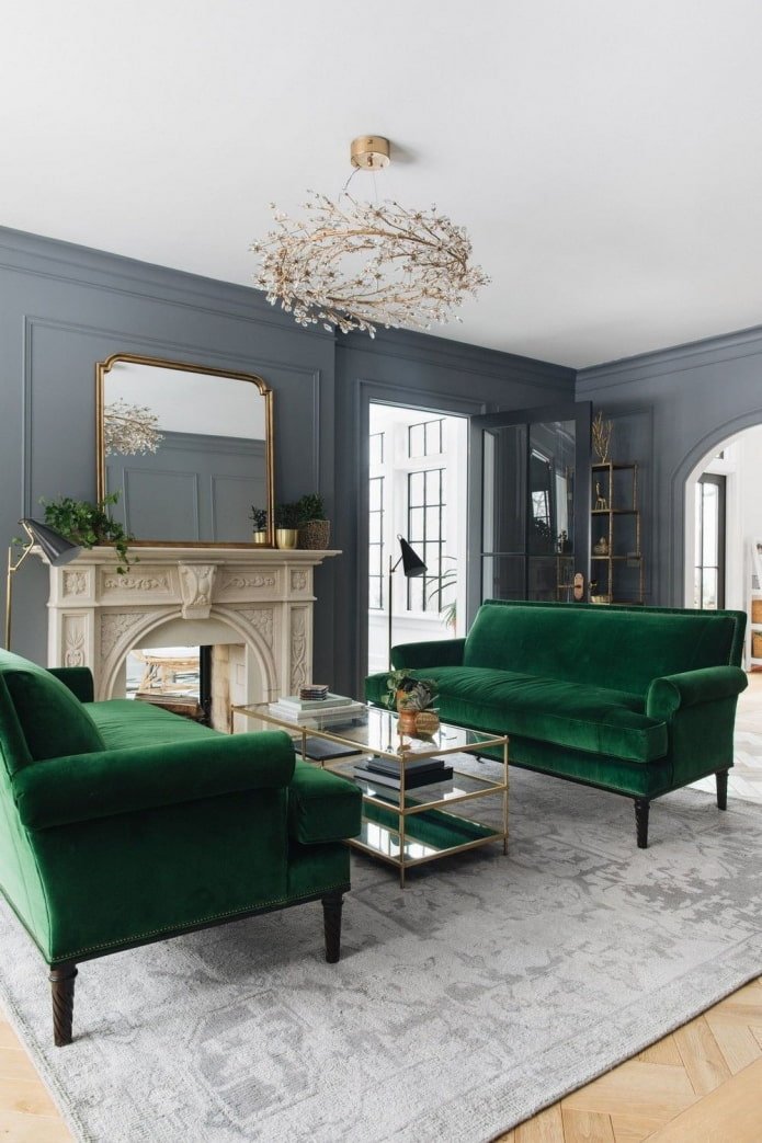 Canapé vert dans le salon