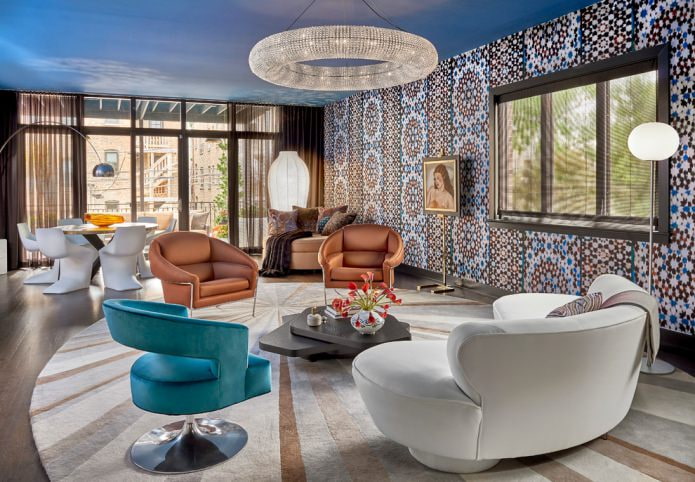 Plafond bleu dans le salon