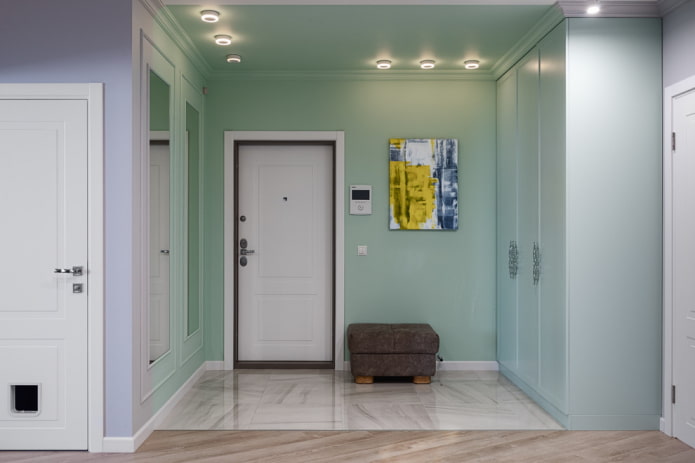 Design de couloir dans les tons menthe