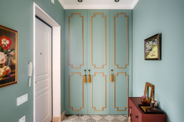 Design de couloir dans les tons menthe