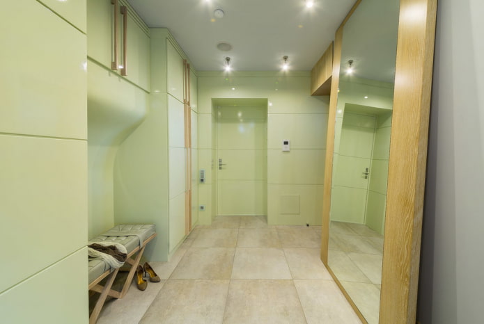 Design de couloir aux tons clairs