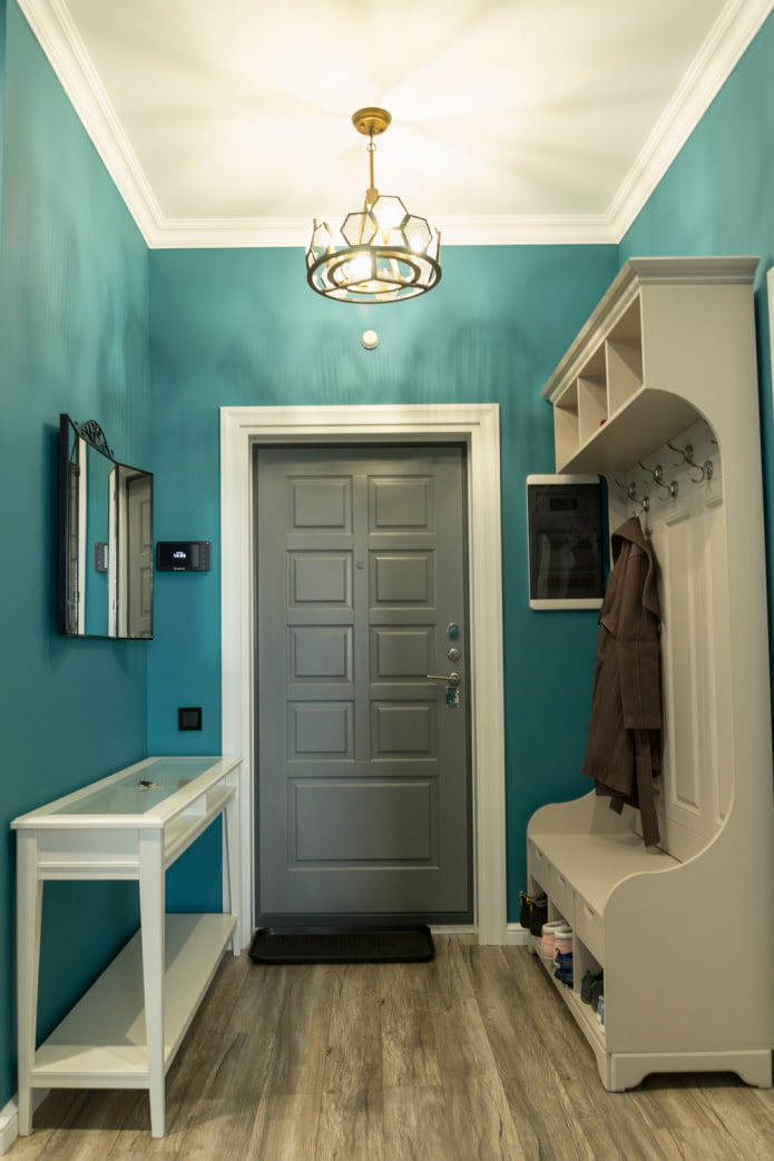 Design de couloir dans les tons turquoise