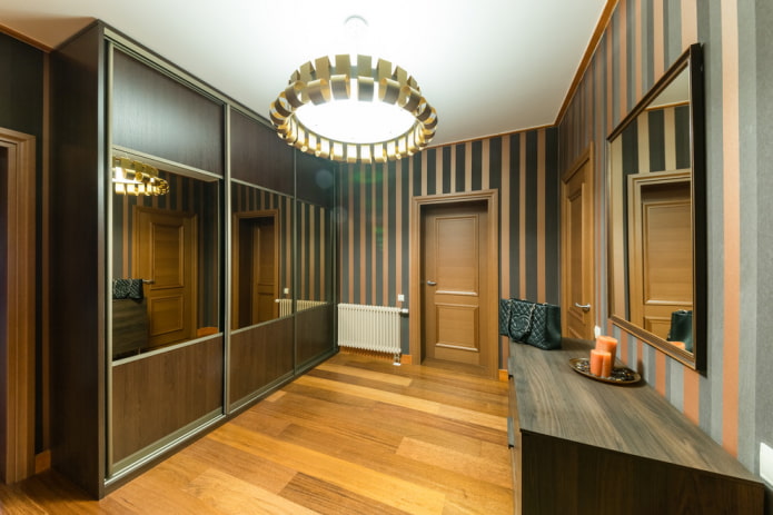 Design de couloir dans des tons sombres