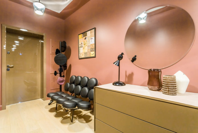Design de couloir aux tons clairs