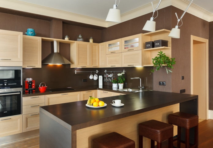 murs marron dans la cuisine